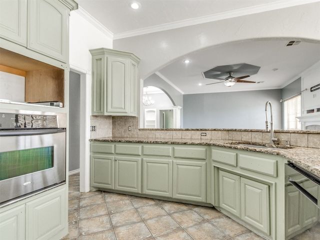 112 Lake Shore Drive, Shawnee, OK 74804