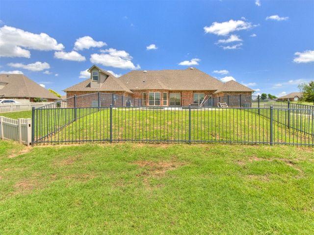 112 Lake Shore Drive, Shawnee, OK 74804
