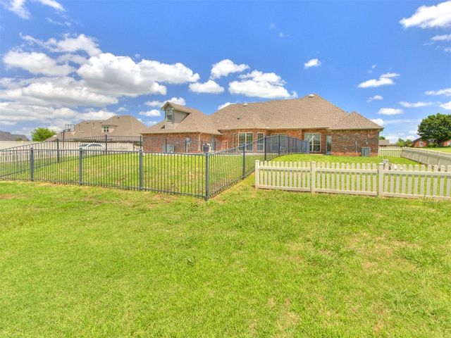 112 Lake Shore Drive, Shawnee, OK 74804