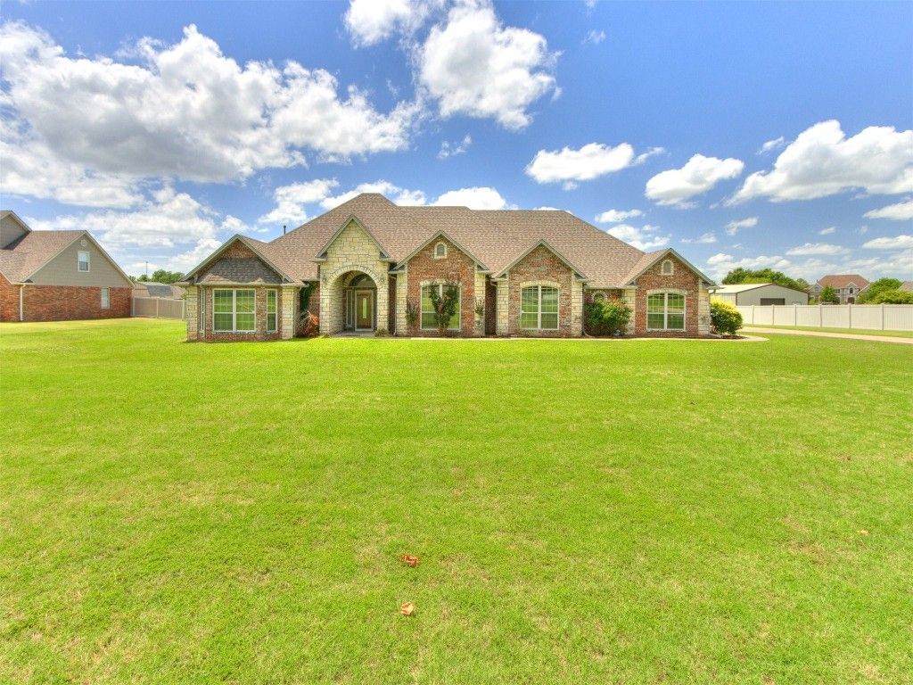 112 Lake Shore Drive, Shawnee, OK 74804
