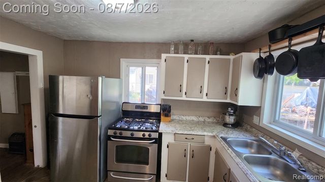 2179 S Term Street, Burton, MI 48519