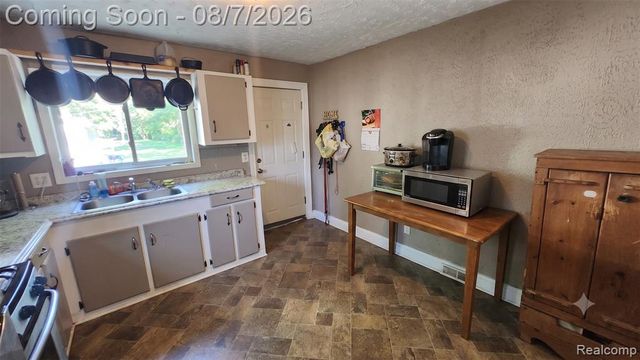 2179 S Term Street, Burton, MI 48519