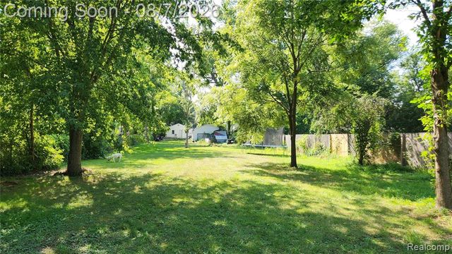 2179 S Term Street, Burton, MI 48519