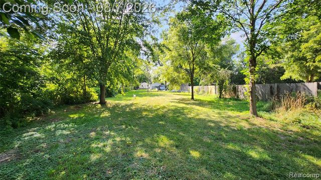 2179 S Term Street, Burton, MI 48519