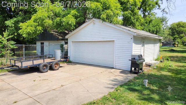 2179 S Term Street, Burton, MI 48519