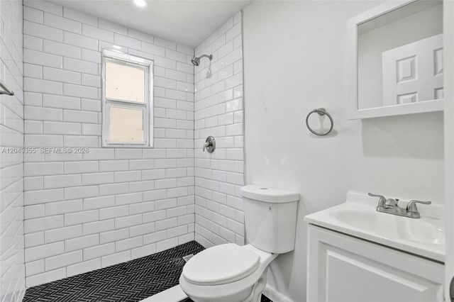 200 NW 13th St 5, Miami, FL 33136