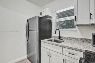 200 NW 13th St 5, Miami, FL 33136
