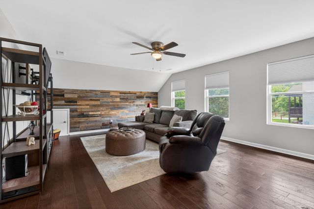125 Ervin St, Hendersonville, TN 37075