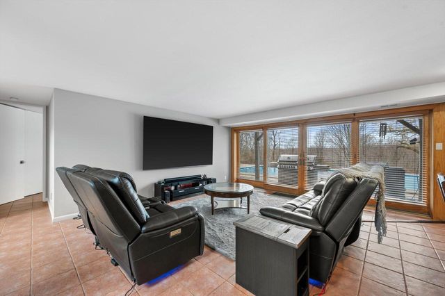 6171 Pleasant Hill DRIVE, West Bend, WI 53095