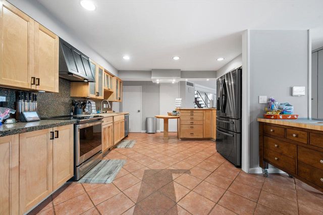 6171 Pleasant Hill DRIVE, West Bend, WI 53095