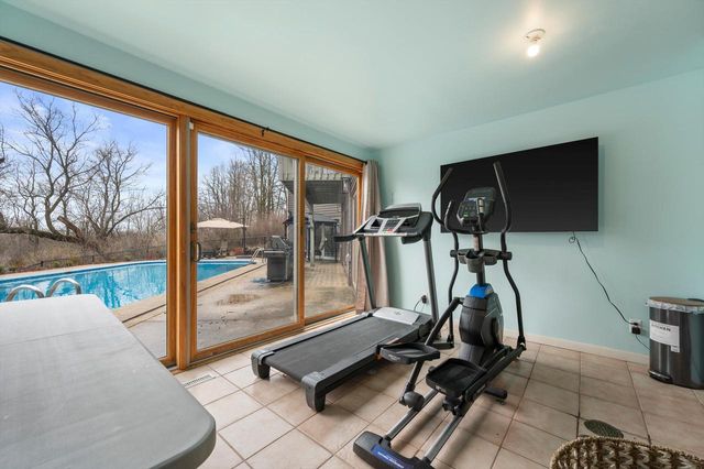 6171 Pleasant Hill DRIVE, West Bend, WI 53095