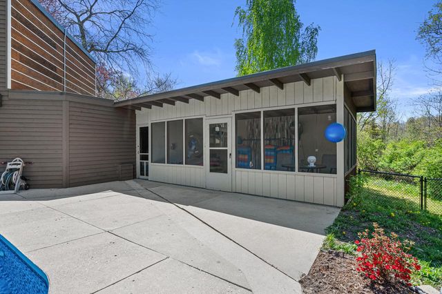 6171 Pleasant Hill DRIVE, West Bend, WI 53095