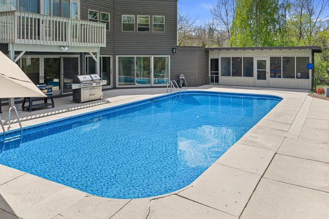 6171 Pleasant Hill DRIVE, West Bend, WI 53095