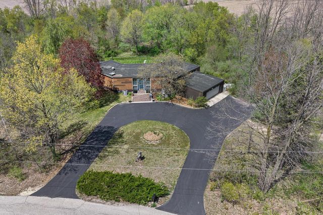 6171 Pleasant Hill DRIVE, West Bend, WI 53095