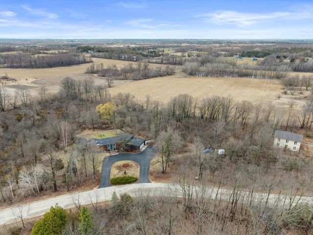 6171 Pleasant Hill DRIVE, West Bend, WI 53095