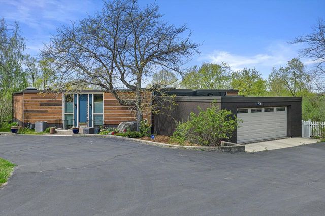 6171 Pleasant Hill DRIVE, West Bend, WI 53095