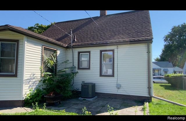 22113 Lambrecht Avenue, Eastpointe, MI 48021