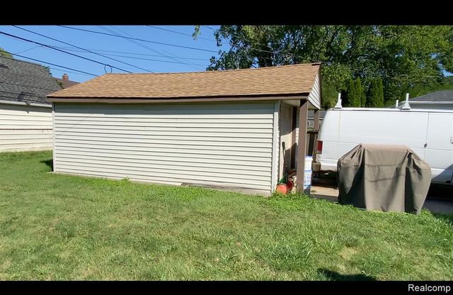 22113 Lambrecht Avenue, Eastpointe, MI 48021
