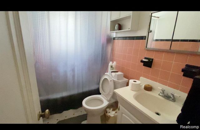 22113 Lambrecht Avenue, Eastpointe, MI 48021