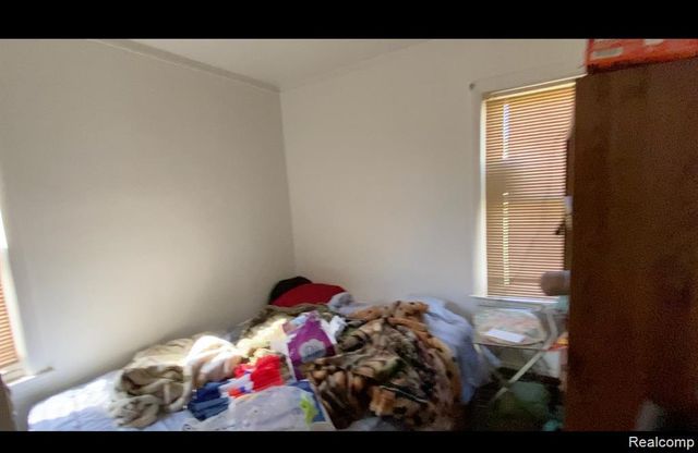 22113 Lambrecht Avenue, Eastpointe, MI 48021