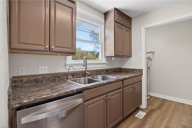 914 Foley DR, Williamsburg, VA 23185