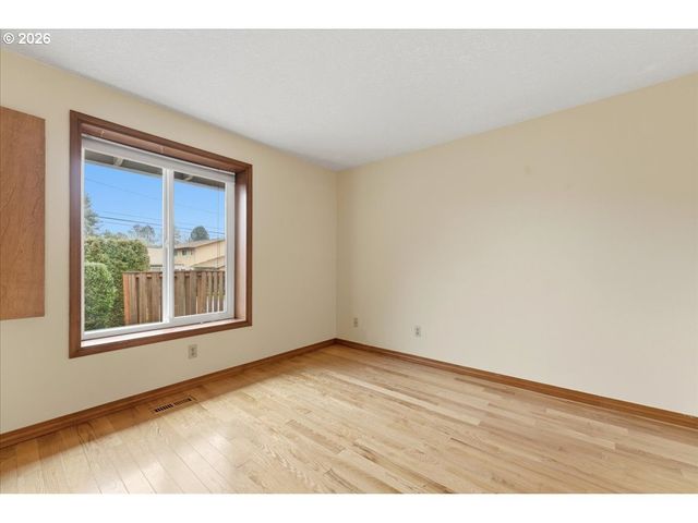 5212 Sw BARCLAY Ct, Beaverton, OR 97005