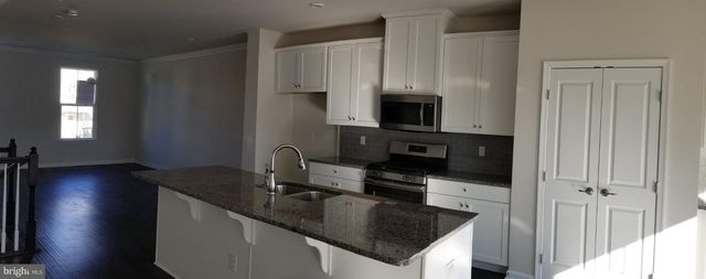 504 HOLYWELL DR, Malvern, PA 19355