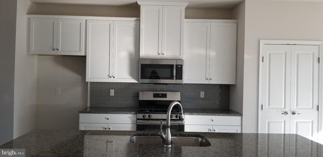 504 HOLYWELL DR, Malvern, PA 19355
