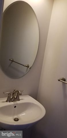 504 HOLYWELL DR, Malvern, PA 19355