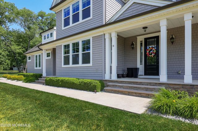 8 Legend Hollow Court, Freehold, NJ 07728