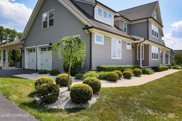 8 Legend Hollow Court, Freehold, NJ 07728
