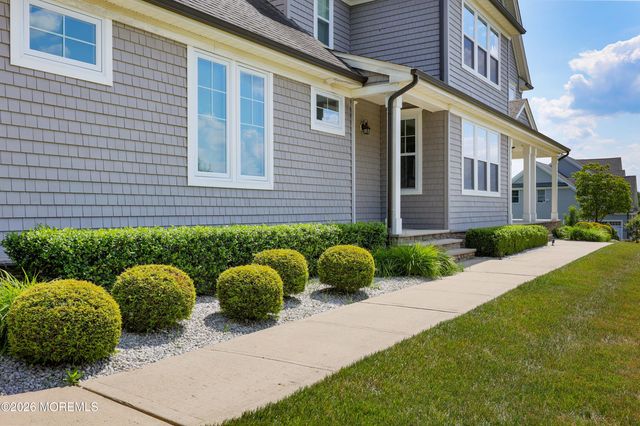 8 Legend Hollow Court, Freehold, NJ 07728