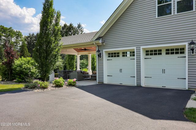 8 Legend Hollow Court, Freehold, NJ 07728