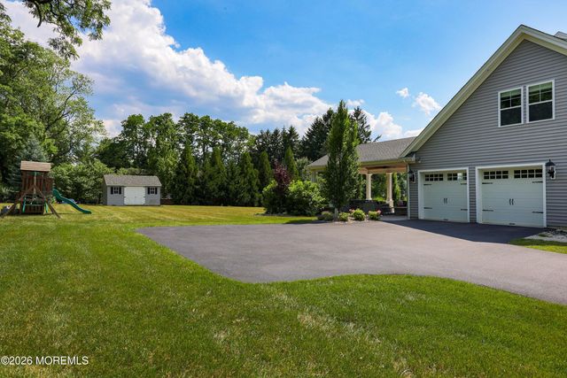 8 Legend Hollow Court, Freehold, NJ 07728