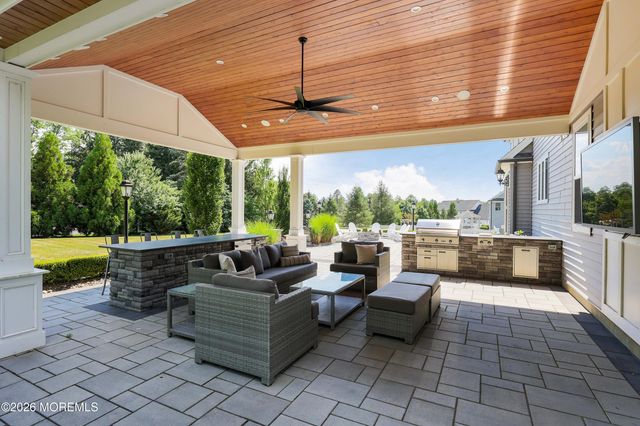 8 Legend Hollow Court, Freehold, NJ 07728
