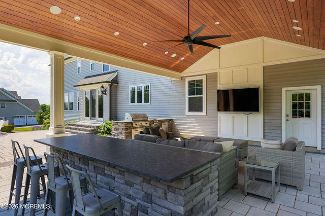 8 Legend Hollow Court, Freehold, NJ 07728