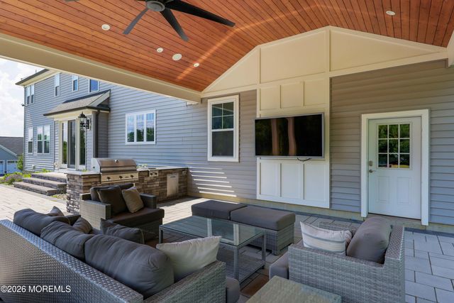8 Legend Hollow Court, Freehold, NJ 07728