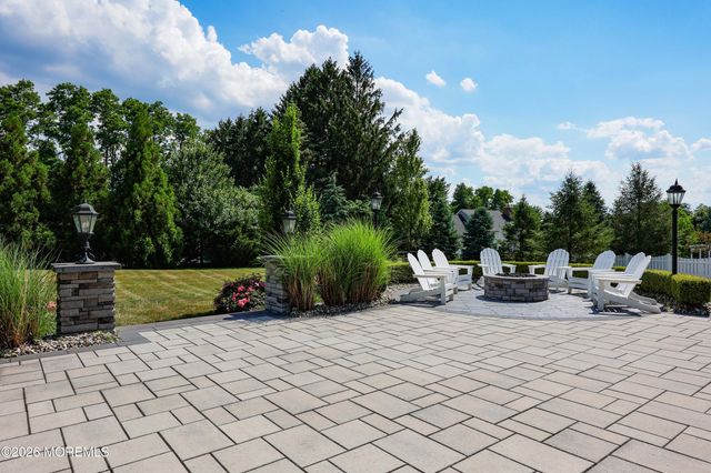 8 Legend Hollow Court, Freehold, NJ 07728