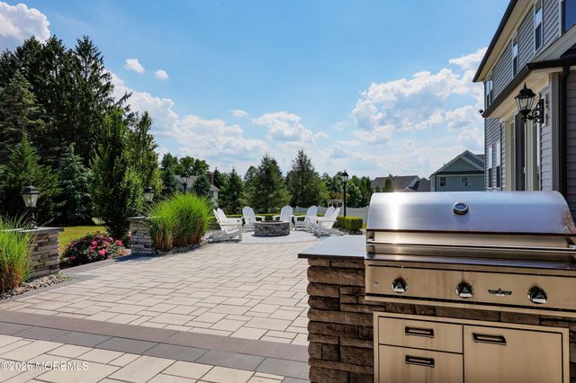 8 Legend Hollow Court, Freehold, NJ 07728