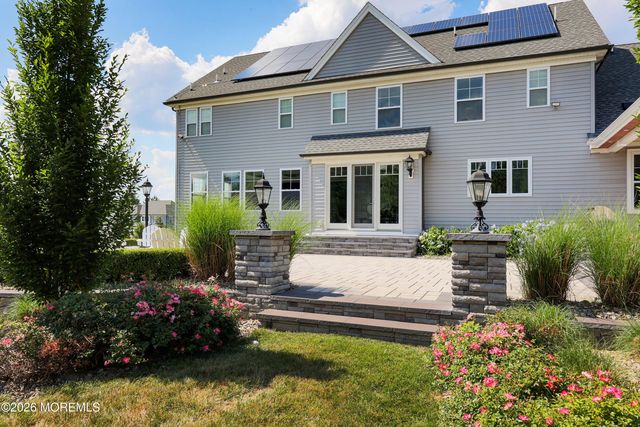 8 Legend Hollow Court, Freehold, NJ 07728