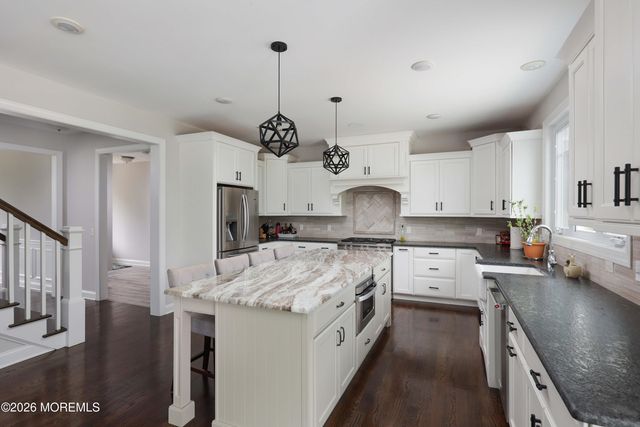 8 Legend Hollow Court, Freehold, NJ 07728