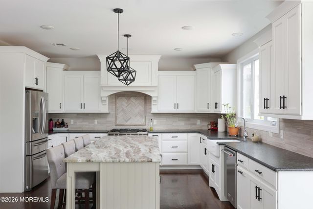 8 Legend Hollow Court, Freehold, NJ 07728