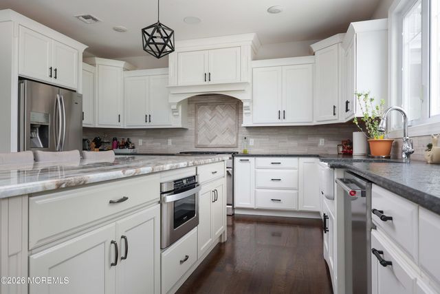 8 Legend Hollow Court, Freehold, NJ 07728