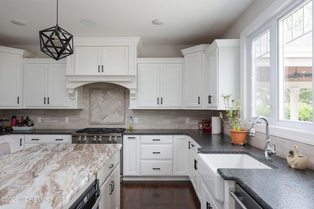 8 Legend Hollow Court, Freehold, NJ 07728