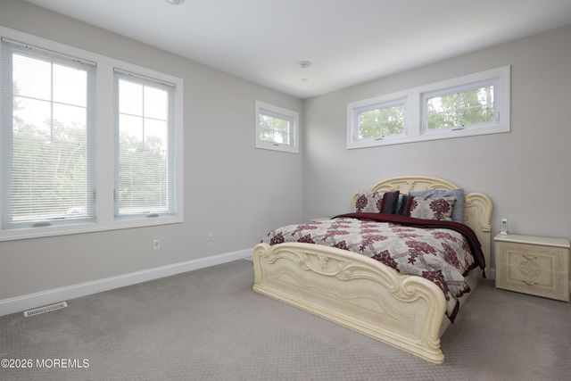8 Legend Hollow Court, Freehold, NJ 07728