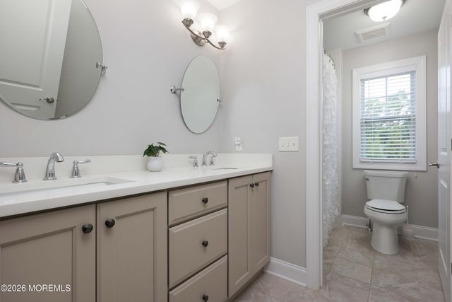 8 Legend Hollow Court, Freehold, NJ 07728