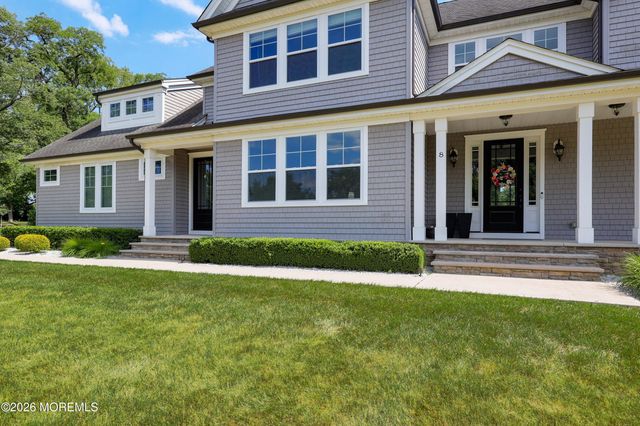 8 Legend Hollow Court, Freehold, NJ 07728