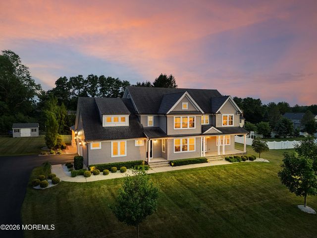 8 Legend Hollow Court, Freehold, NJ 07728