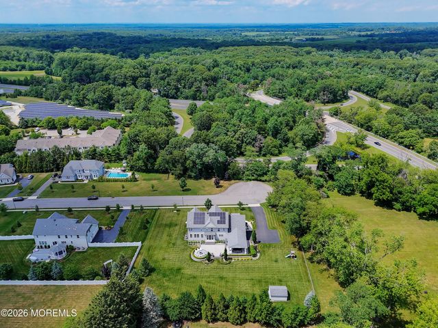 8 Legend Hollow Court, Freehold, NJ 07728