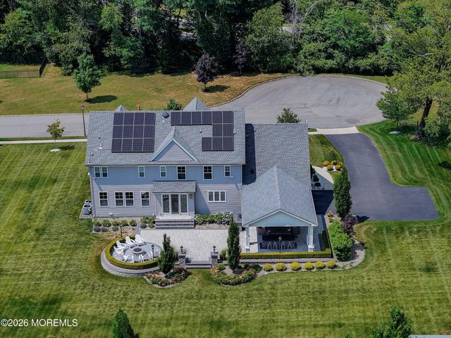 8 Legend Hollow Court, Freehold, NJ 07728
